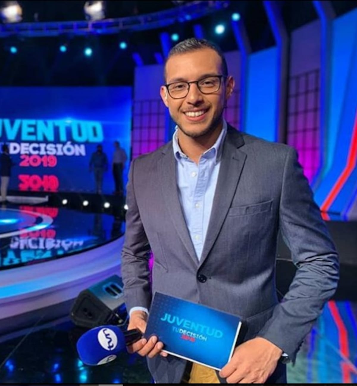 Este periodista de TVN sale del ‘clóset’