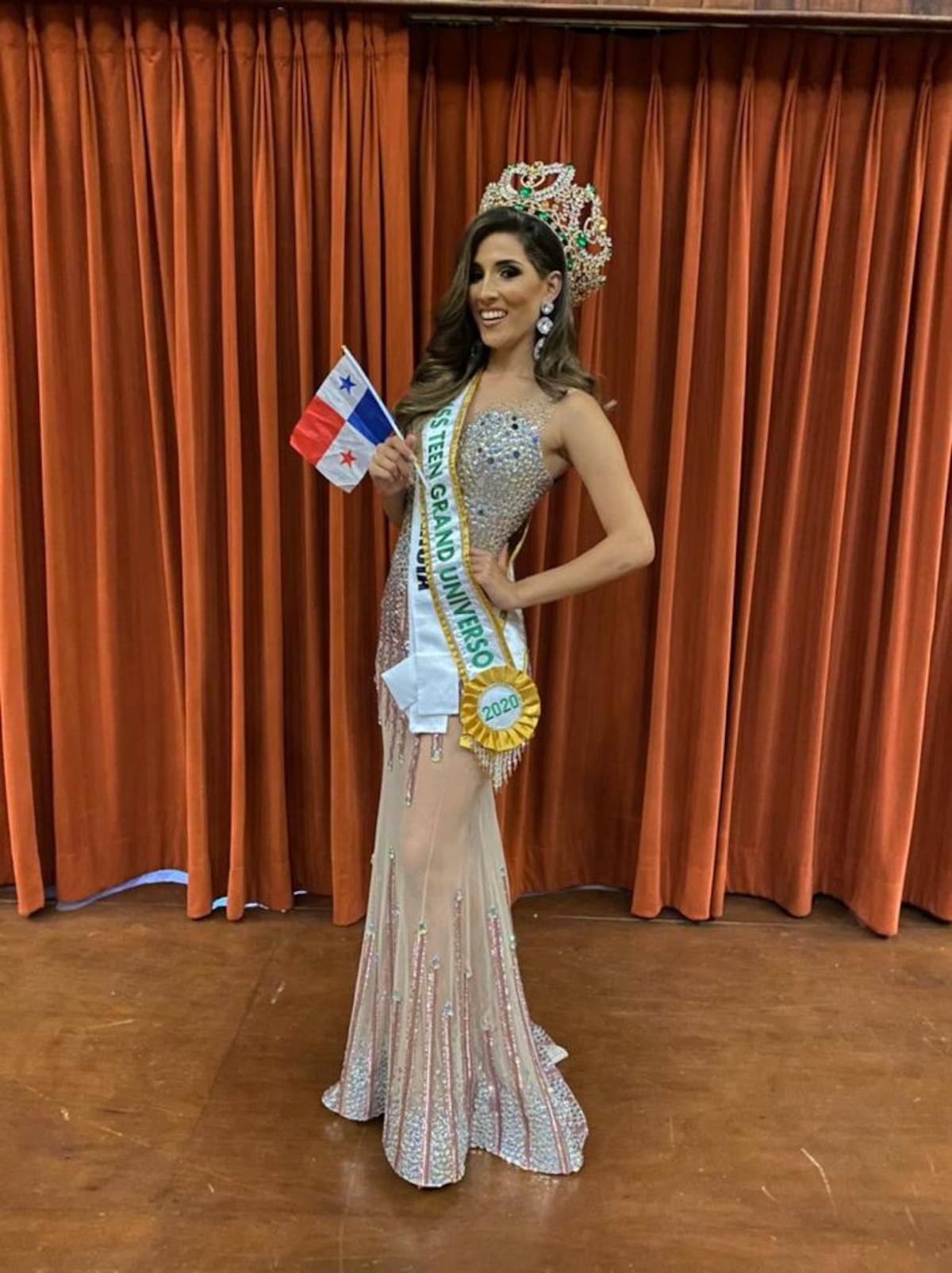 Panameña se queda con la corona. La hermosa santeña Danalyn Herrera es la nueva Miss Teen Grand Universe