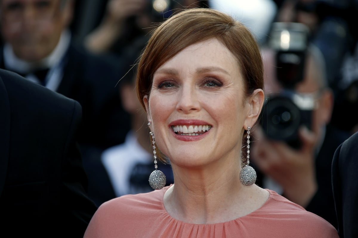 El libro infantil de Julianne Moore prohibido en escuelas militares de EE. UU. 