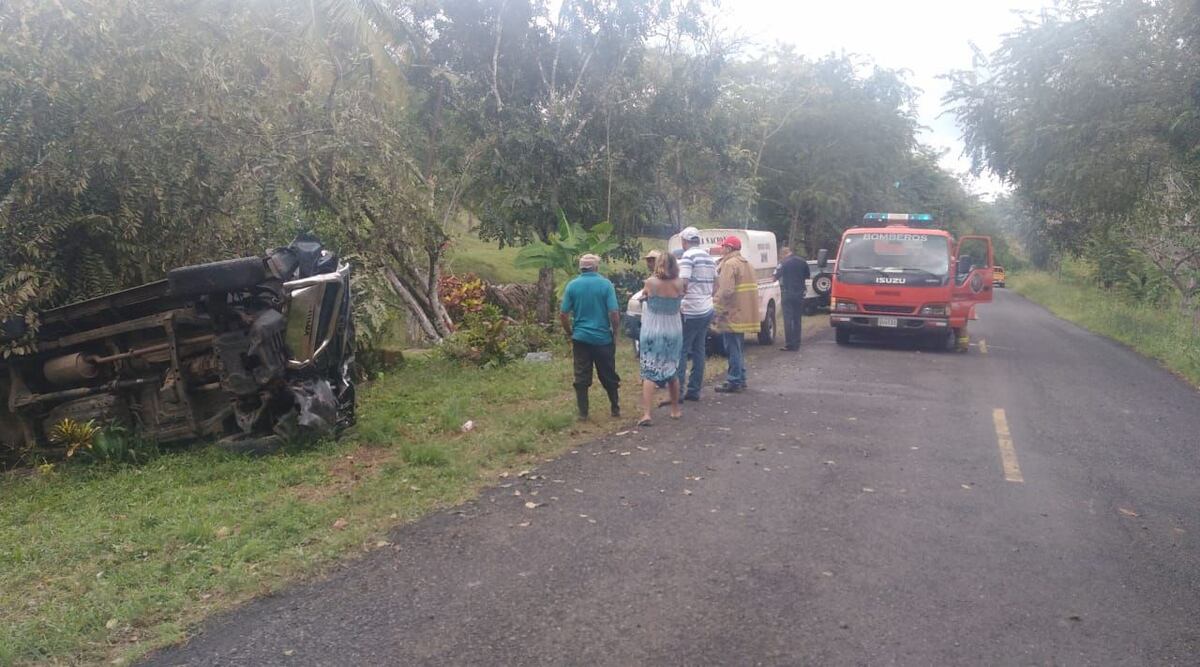 Bombero hizo el traslado de sus propios hijos hasta el hospital, pero lamentablemente uno falleció