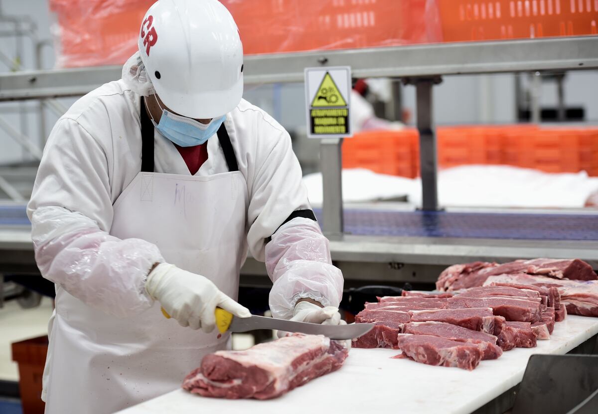 Verifique los precios de la carne de res y cerdo antes de comprarla