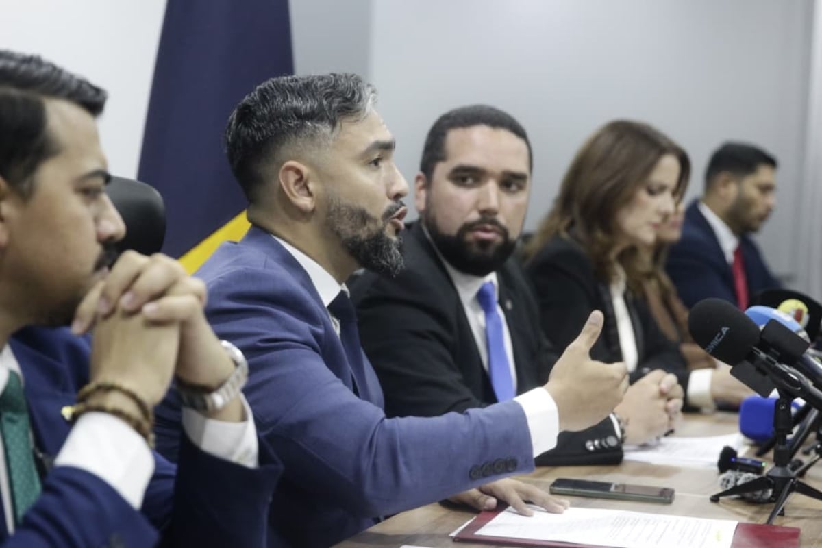 Contralor suspende reunión en medio de choque con diputados independientes