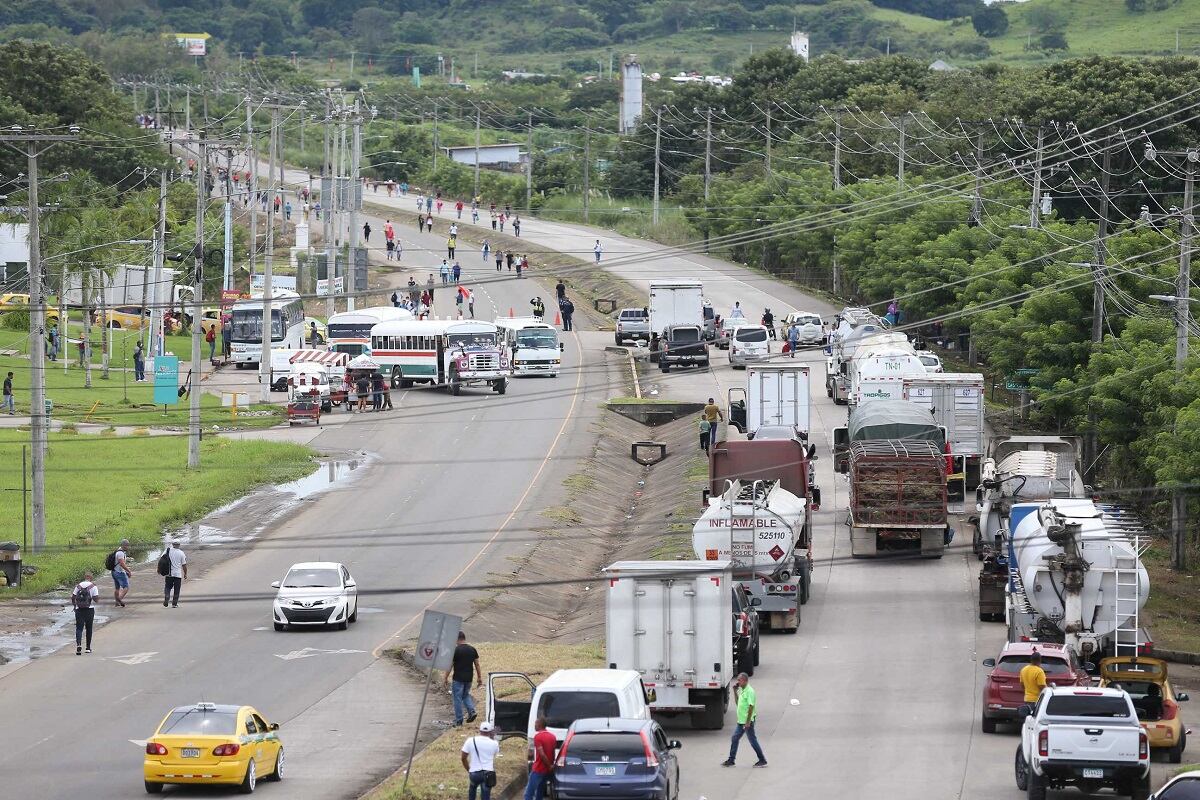 Transportistas suspenden paro tras la reapertura de las vías