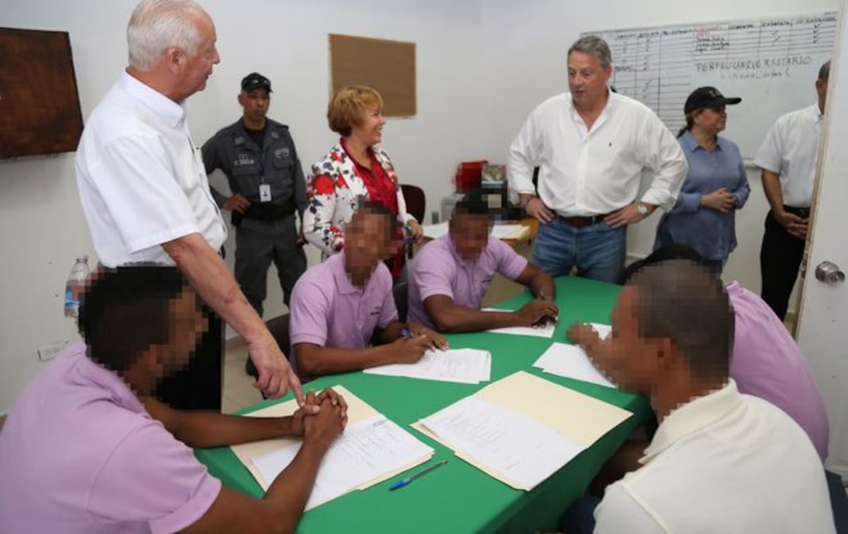 Embajador de Estados Unidos visita Centro de Cumplimiento de Pacora