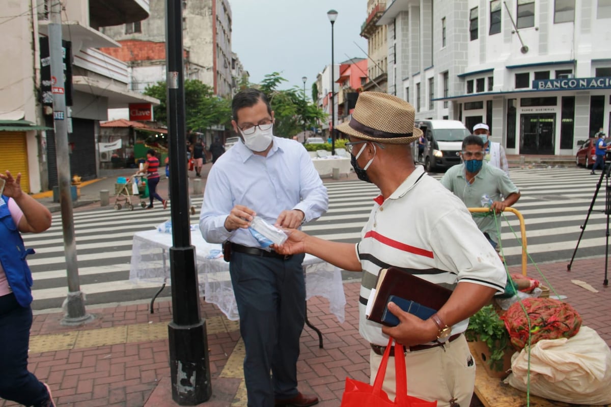 Minsa se va a la Peatonal a repartir mascarillas de tela y gel alcoholado