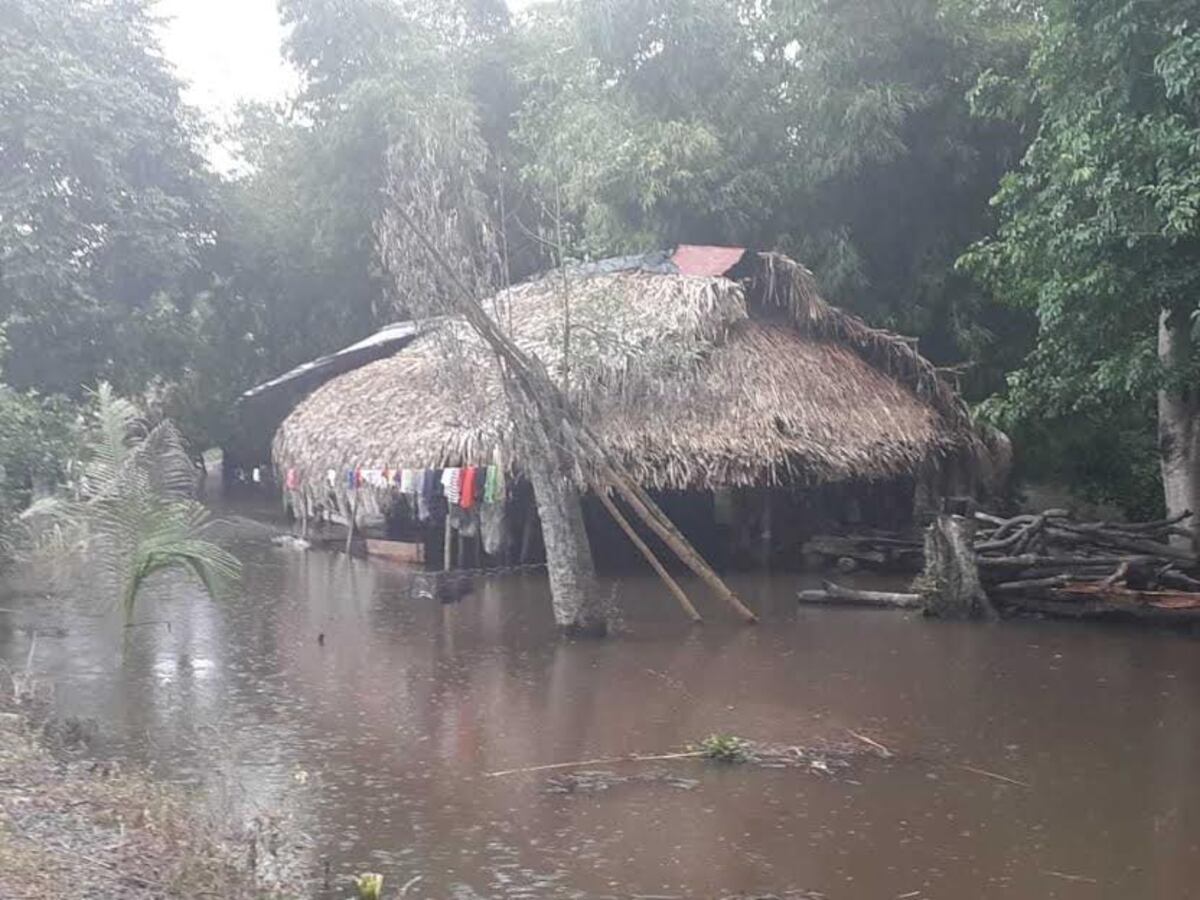 Llevan ayuda a familias afectadas por mal tiempo