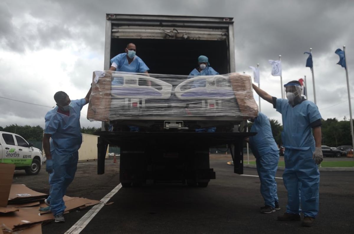 Muchos carros circulando este sábado de cuarentena absoluta