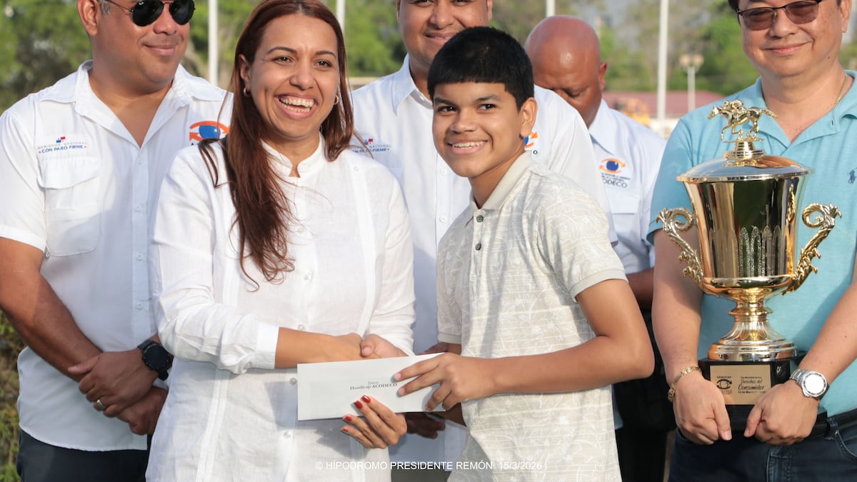 ‘Sol Victoreado’ gana en foto final carrera dedicada a Acodeco