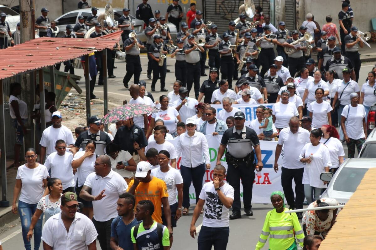 Marchan pidiendo paz en su comunidad