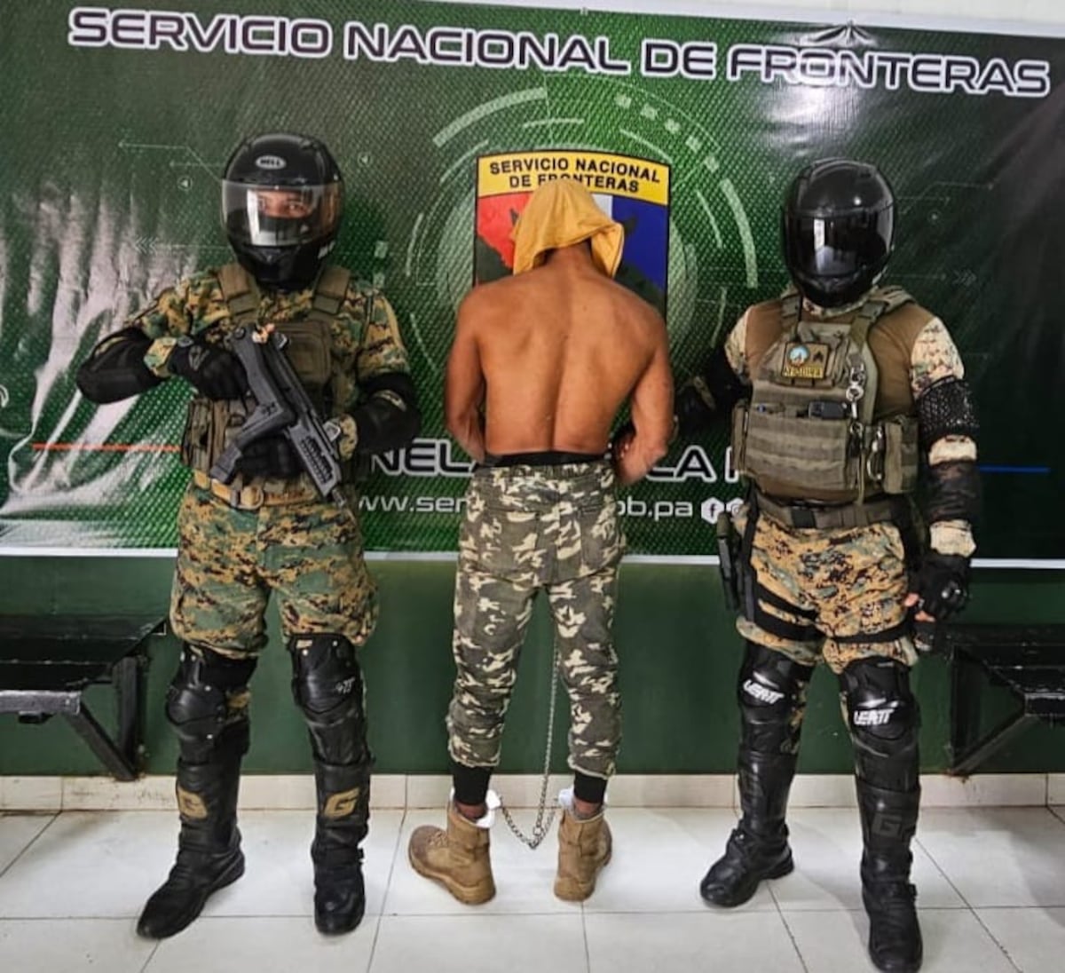 Lo buscaban por disparar contra fronterizos: venezolano sin documentos cayó tras intentar esconderse en un taller y una residencia +VIDEO