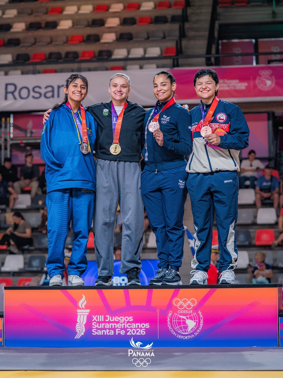 Kristine Jiménez convierte su cumpleaños en una fiesta de bronce para Panamá