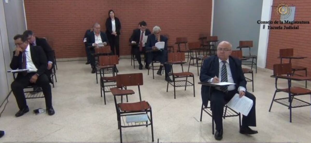 Escándalo en Paraguay: filmaron a aspirantes a jueces de la Corte Suprema ‘copiándose’ en pleno examen