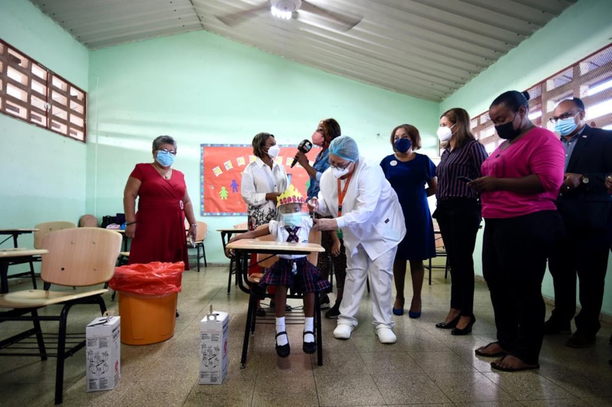 ‘Mientras los niños no sean vacunados, la población está en peligro’. Inicia vacunación en escuelas. Video