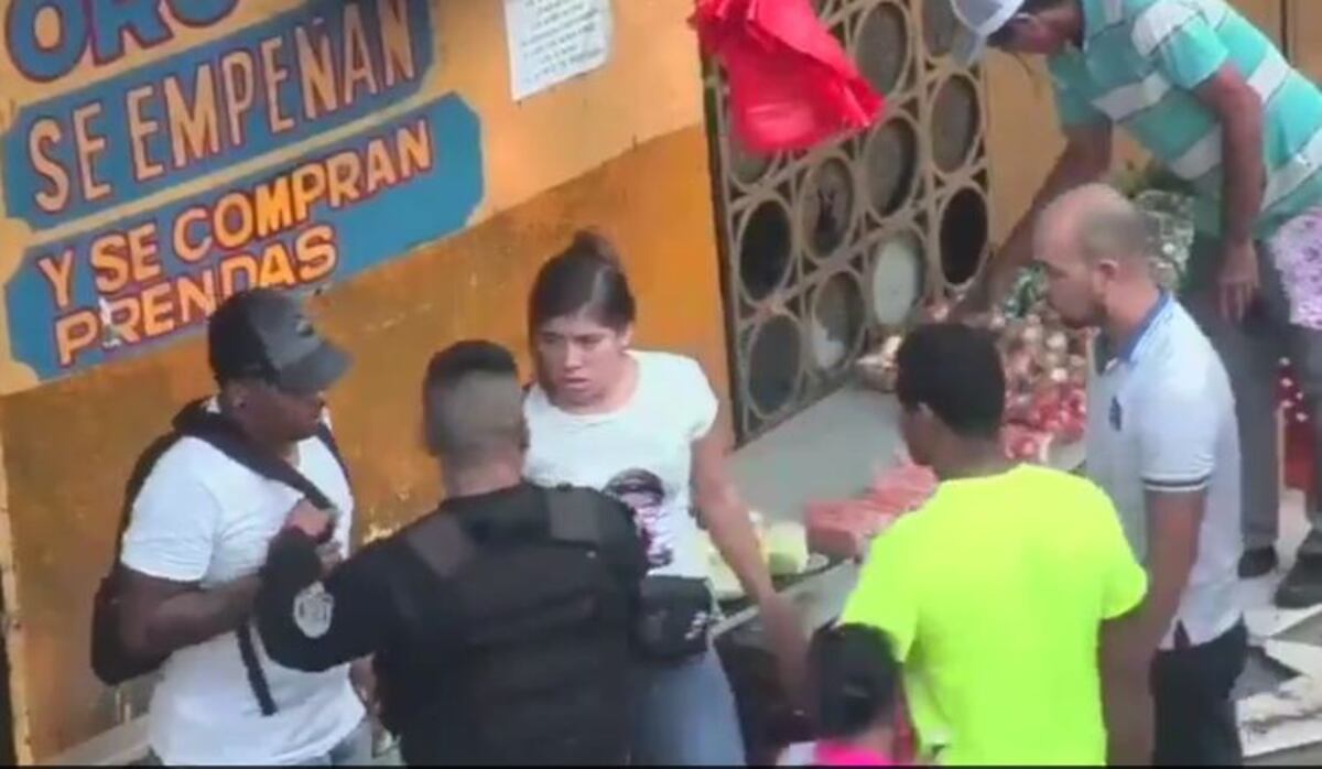 Capturan a dos carteristas y roba celulares en la 5 de Mayo (Video)