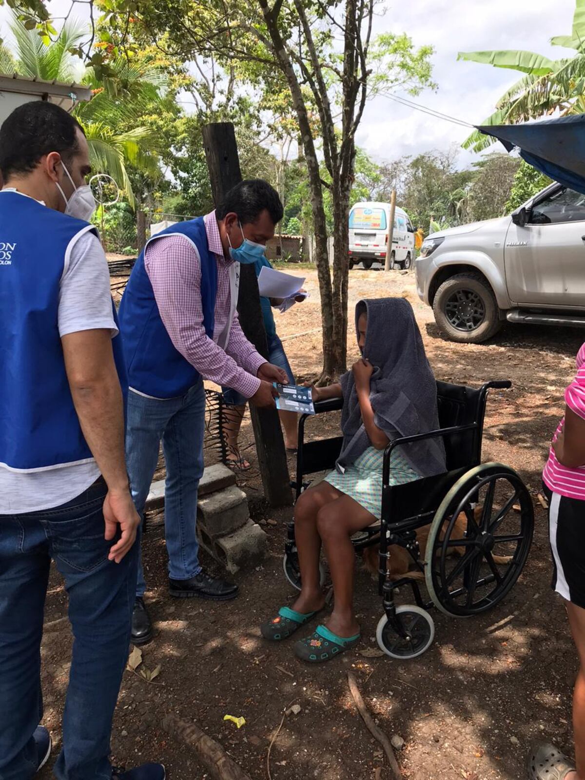 Empresarios de la Zona Libre continúan con la entrega de vales en comunidades de Colón 