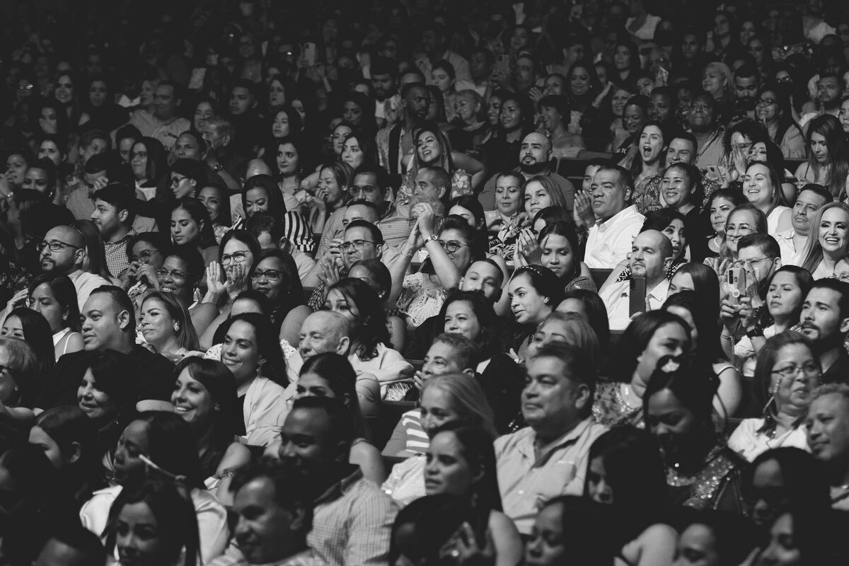 Repleto. La mujer de ‘El hombre que yo amo’ llenó el Teatro Anayansi.  Videos + Fotos