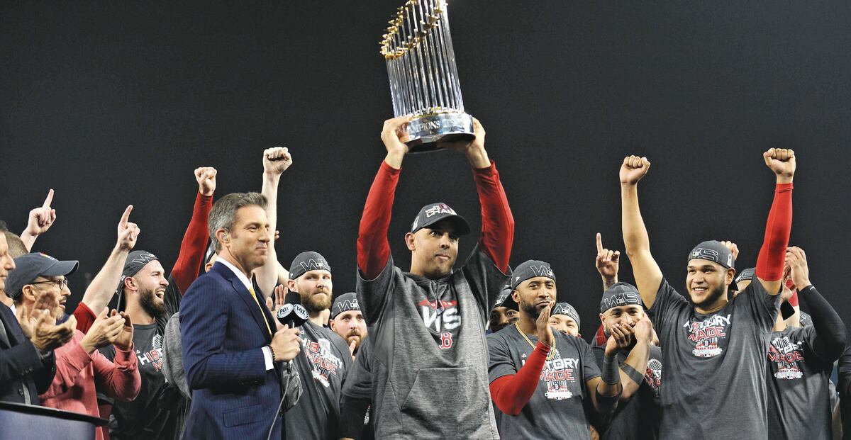 Boricua Alex Cora rompe el silencio: ‘Estoy suspendido, pero no estoy muerto’