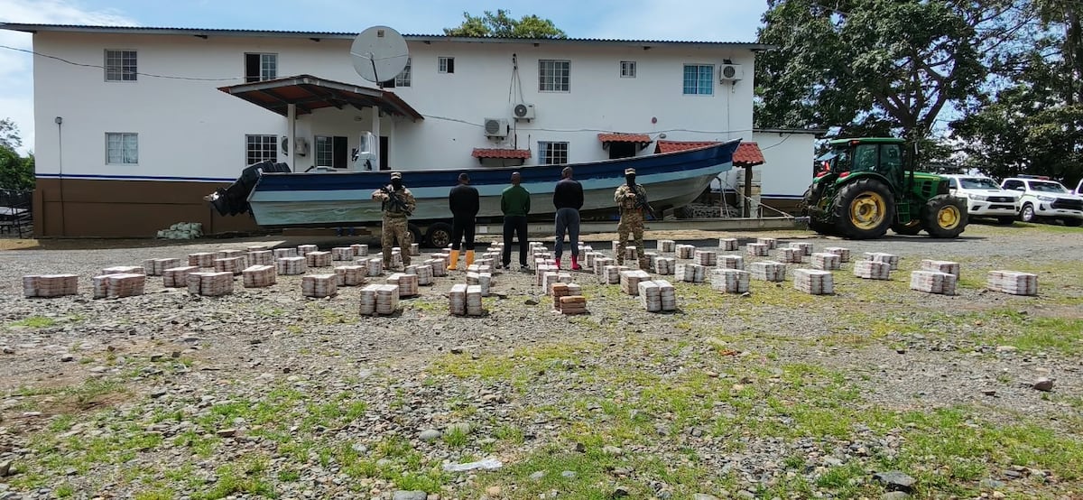 ¡No les salió la jugada: Una lancha veloz, una caleta y un contenedor! Así cayeron 2 mil 129 paquetes de presunta droga en Punta Burica, Portobelo y un puerto de Colón +Video