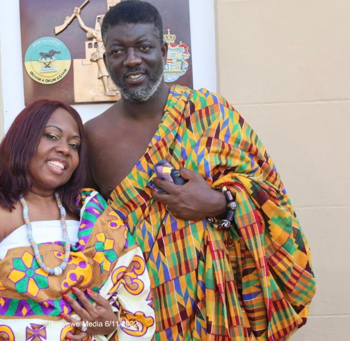 Rey y reina madre reconocen a la nueva pareja real. Diputada regresa de Ghana y dice lo que lamenta