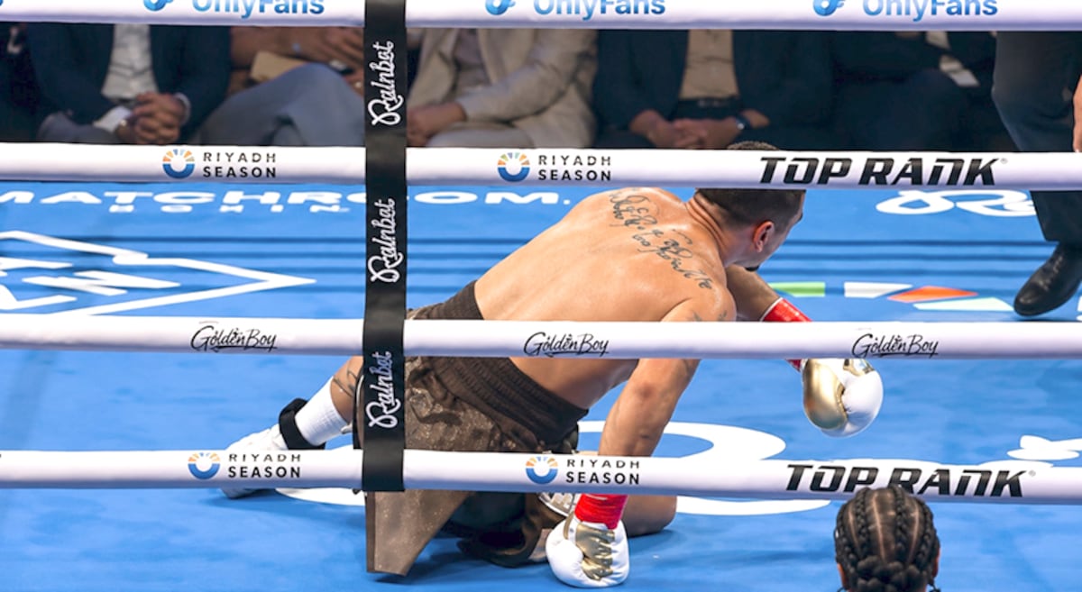 Whittaker desata su mejor versión y acaba con Rivera en solo dos rounds
