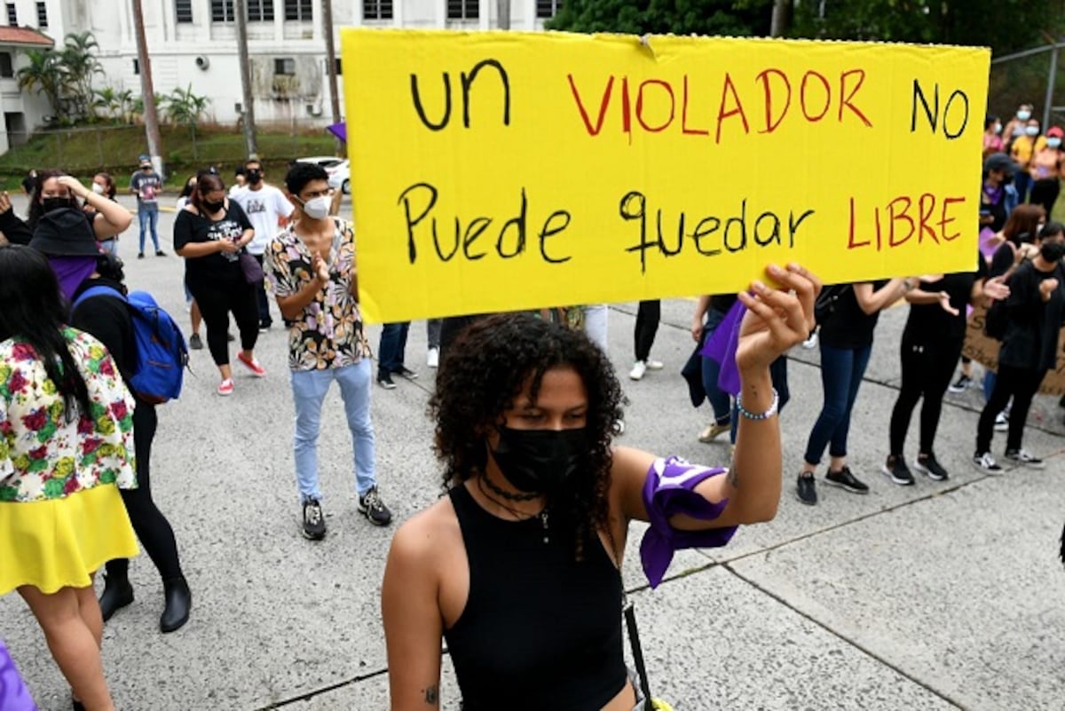 Tía de una de las querellante en proceso contra Arquesio Arias: ‘Tuvimos que tumbar la puerta del baño para poder entrar y sacarla con vida’