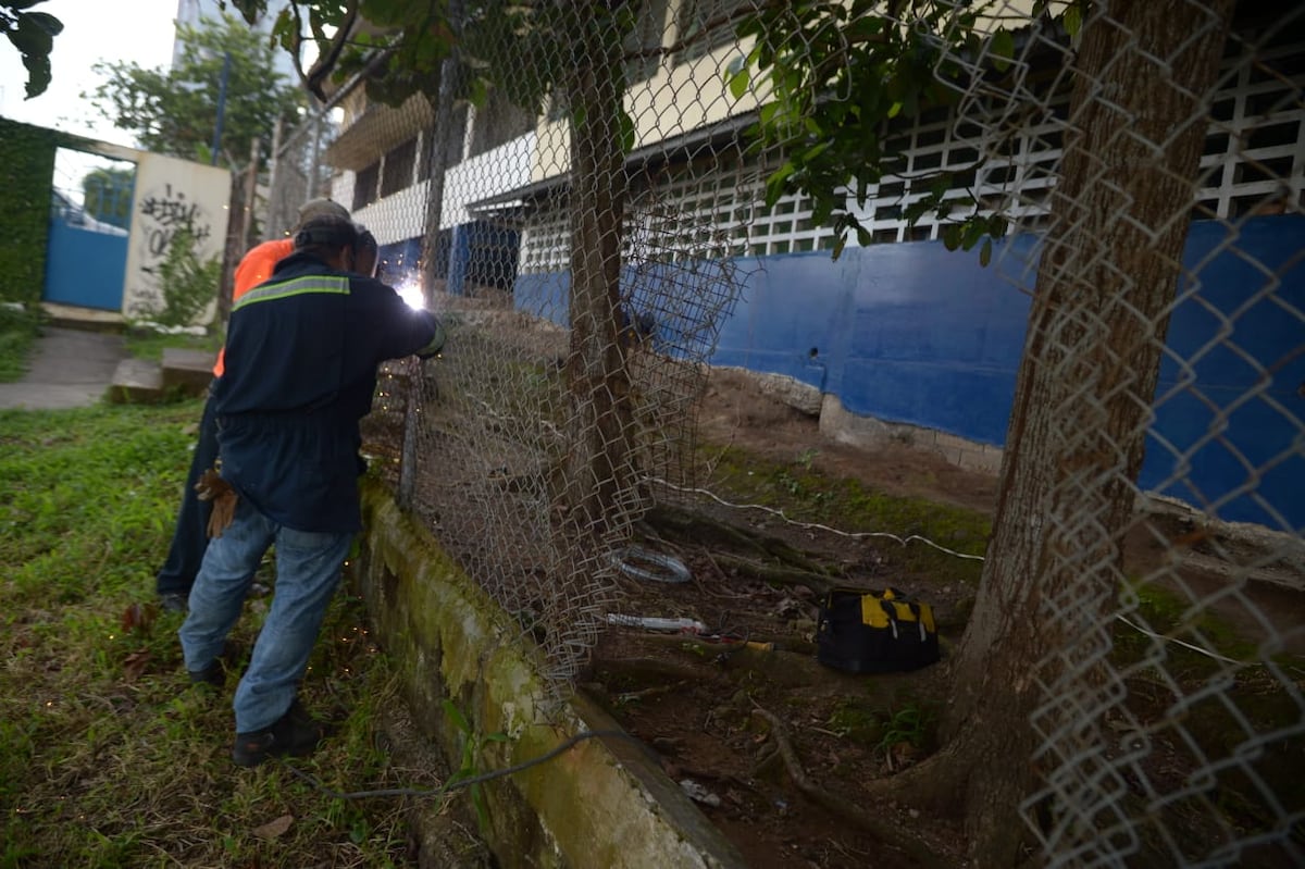 En medio de la pandemia delincuentes hacen de las suyas en las escuelas. Video