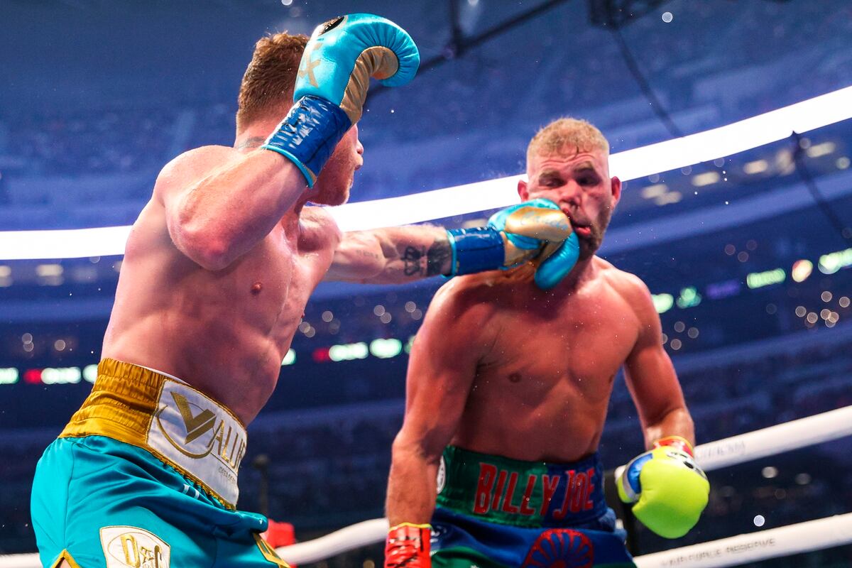 ‘Canelo’ Álvarez vence a Saunders tras ocho asaltos y le quita su cinturón