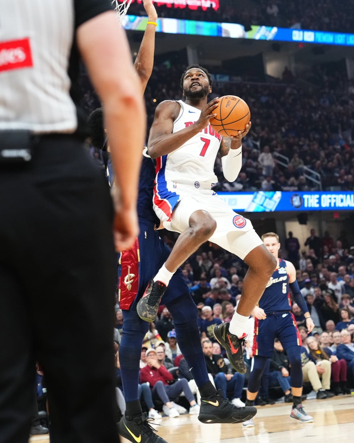 Los Detroit Pistons evitan la eliminación y empatan serie ante Cleveland Cavaliers