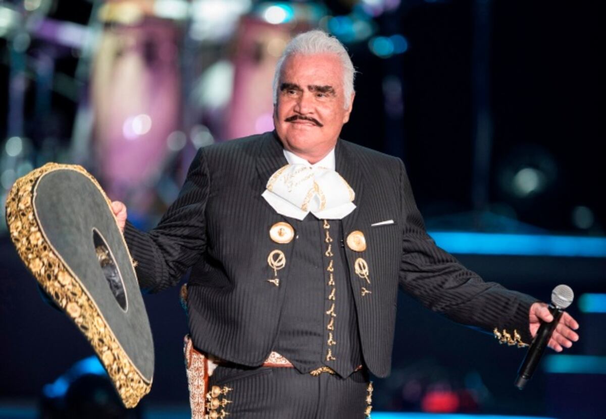 Vicente Fernández volvió a ser hospitalizado por inflamación en sus vías respiratorias