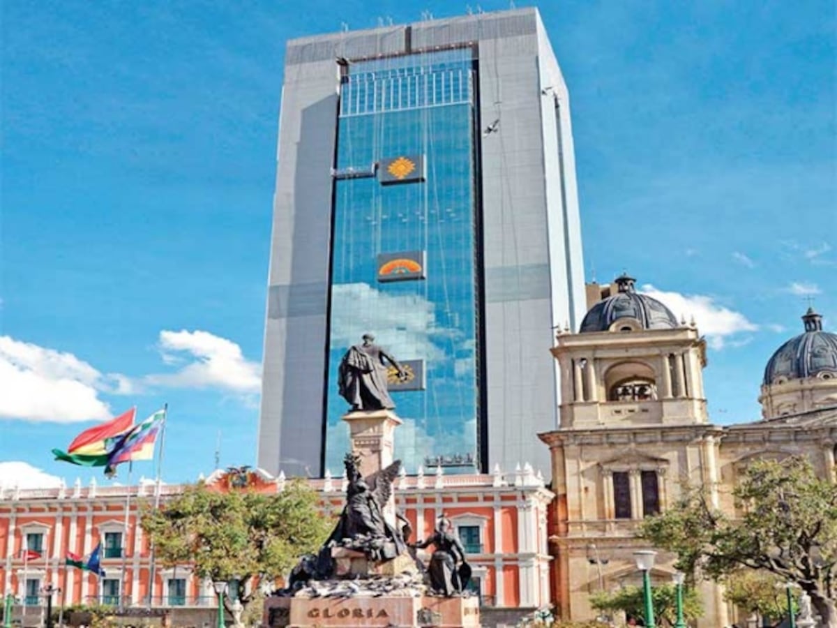 Palacio de Evo, con jacuzzi y helipuerto; nueva casa de gobierno 