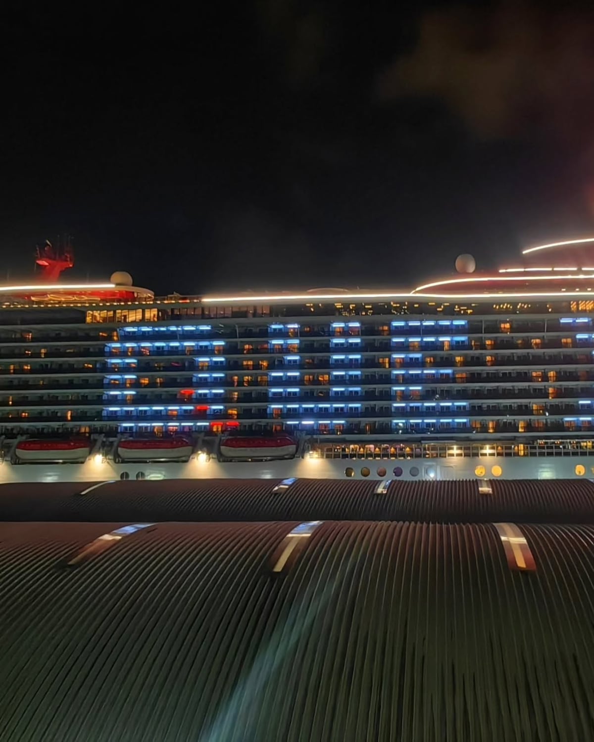 ‘Que Xopa’: La ‘Brilliant Lady’ saluda a todo Panamá desde el Canal