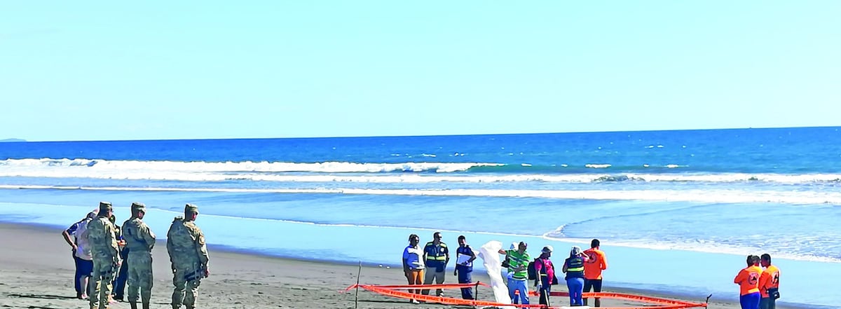 Moradores la vieron de noche entre las olas del mar, pero nunca pensaron  que al día siguiente sería encontrada sin vida