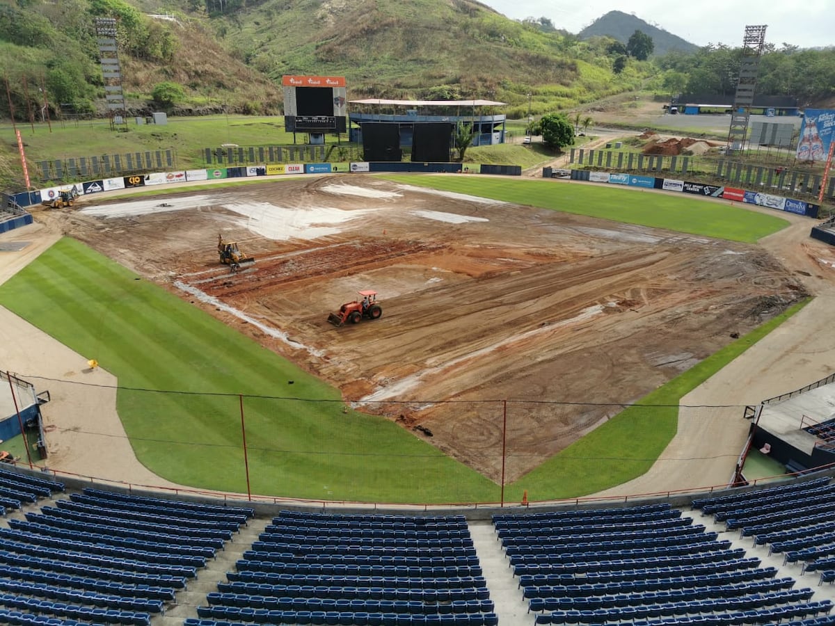 Toma forma. El lunes 26 iniciará siembra de grama para cancha de fútbol en el Rod Carew