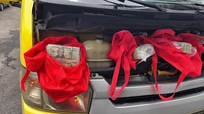 ¡Tremendo caleto! Hallan B/.60 mil escondidos en el motor caliente de un ‘colegial’ en Bethania +VIDEO