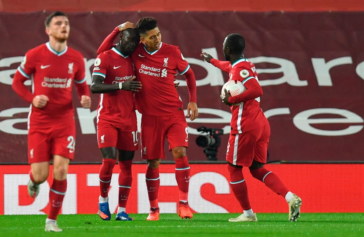 Liverpool vence al Arsenal avanza a paso perfecto en la Liga Premier