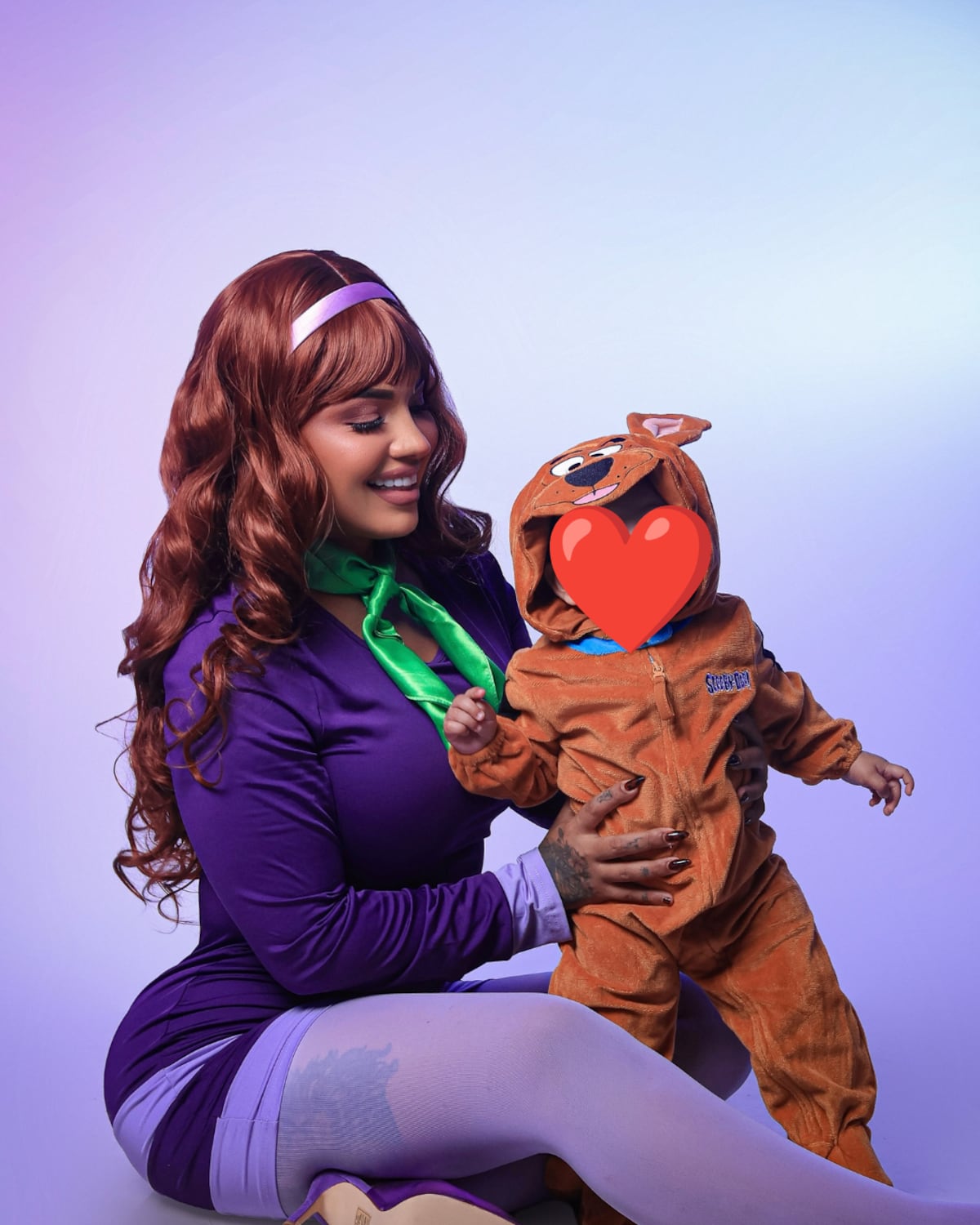 Anyuri se convierte en Daphne y arma su equipo de Scooby-Doo en tiernas fotos para Halloween