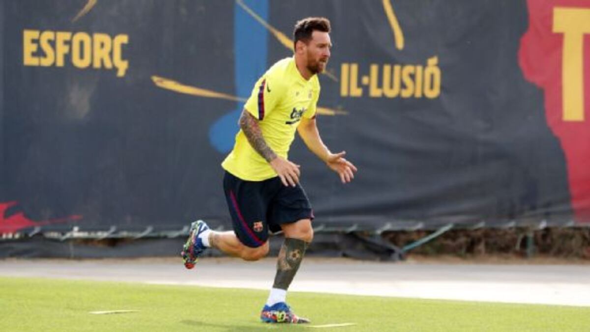 Messi  se integra a los entrenamientos del Barcelona