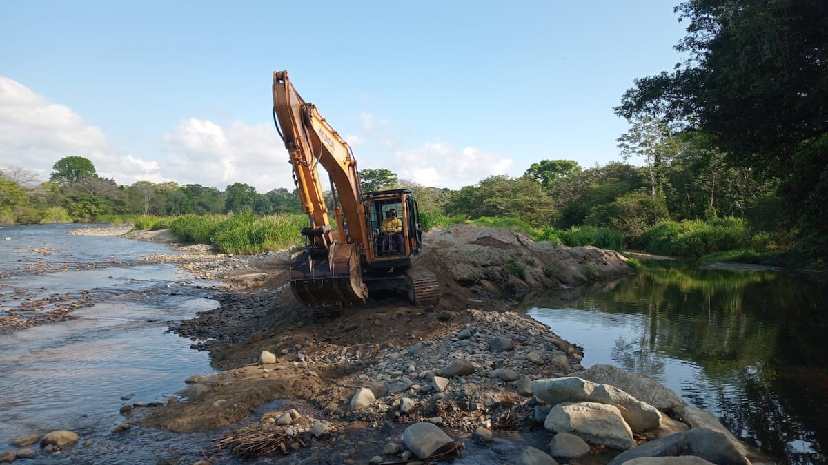 Dragado urgente: El río Pacora se limpia para evitar tragedias