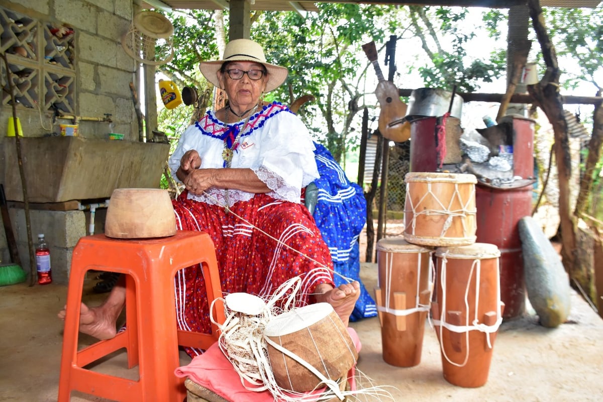 Loor a la Patria. Conoce la historia de doña Florentina Moreno y su centenar de polleras