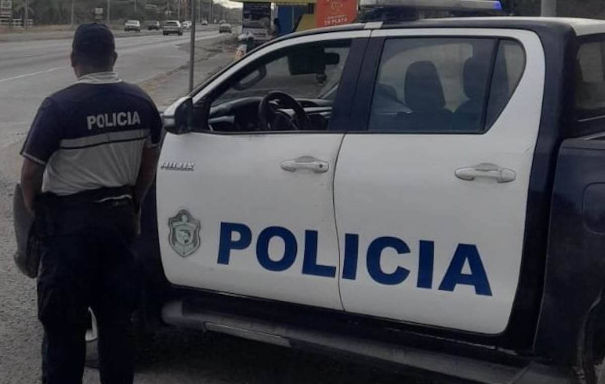 Policía de tránsito le mete un tiro a conductor agresivo