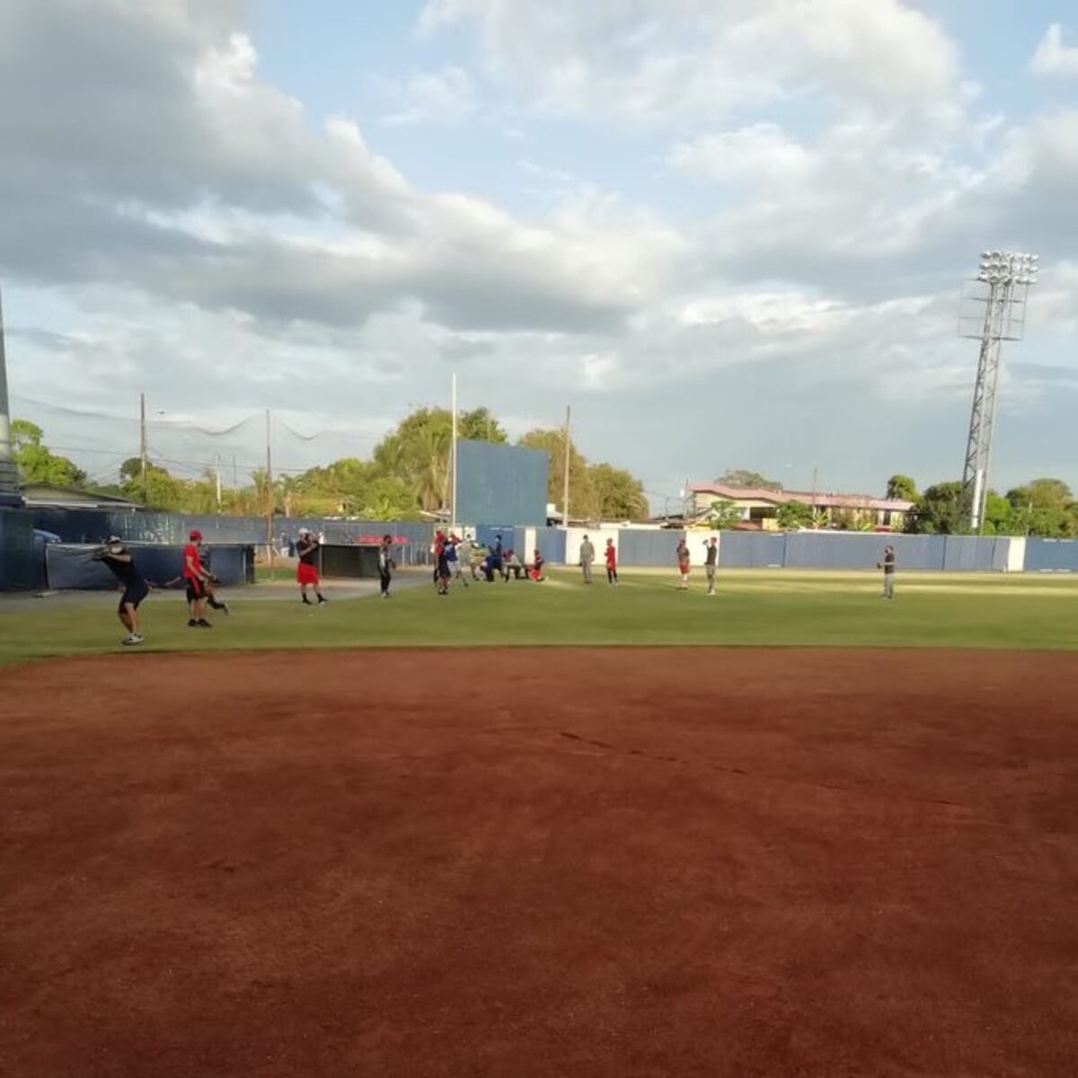 Reportan 10 casos positivos de covid-19 en equipo juvenil de béisbol de Veraguas