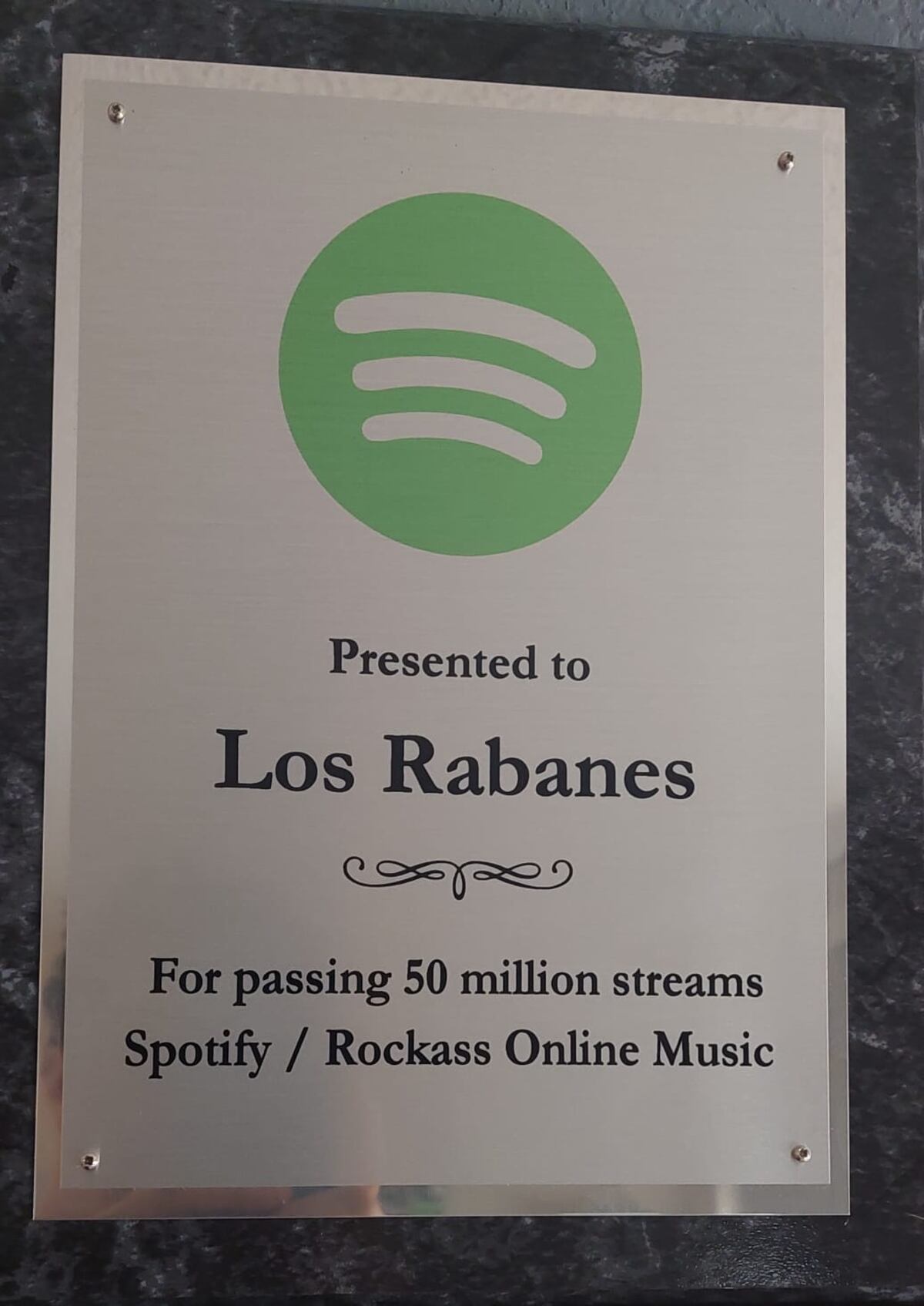 Los Rabanes reciben placa por sus 50 millones de streaming en Spotify 