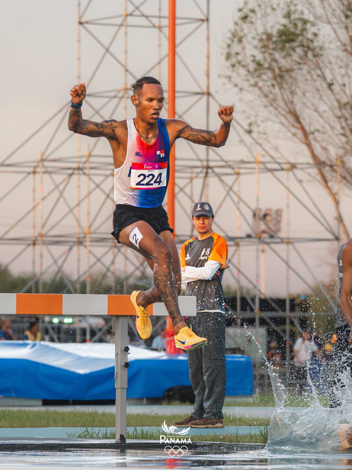 Diddier Rodríguez rompe el reloj y se corona campeón de los 3,000 metros con obstáculos