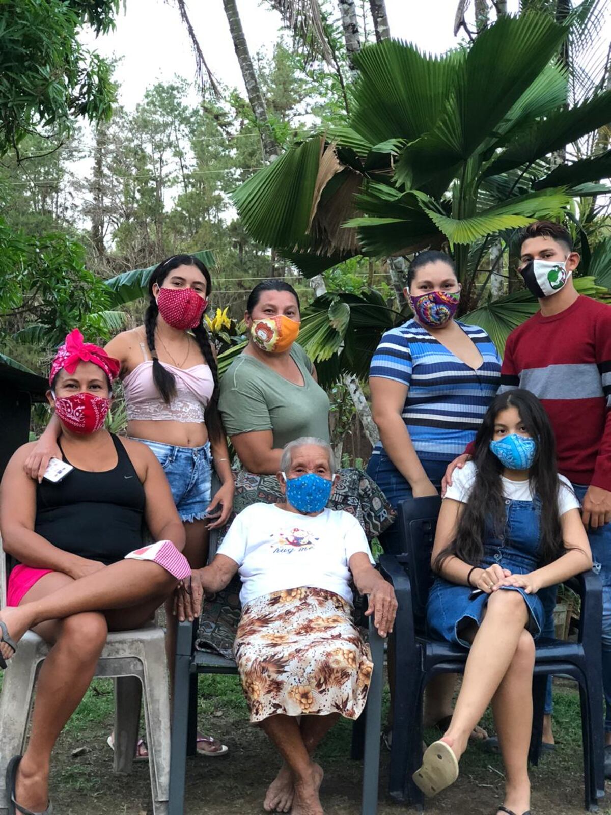 Todo un ejemplo. Abuelita de 88 años en Bayano está aprendiendo a leer y escribir