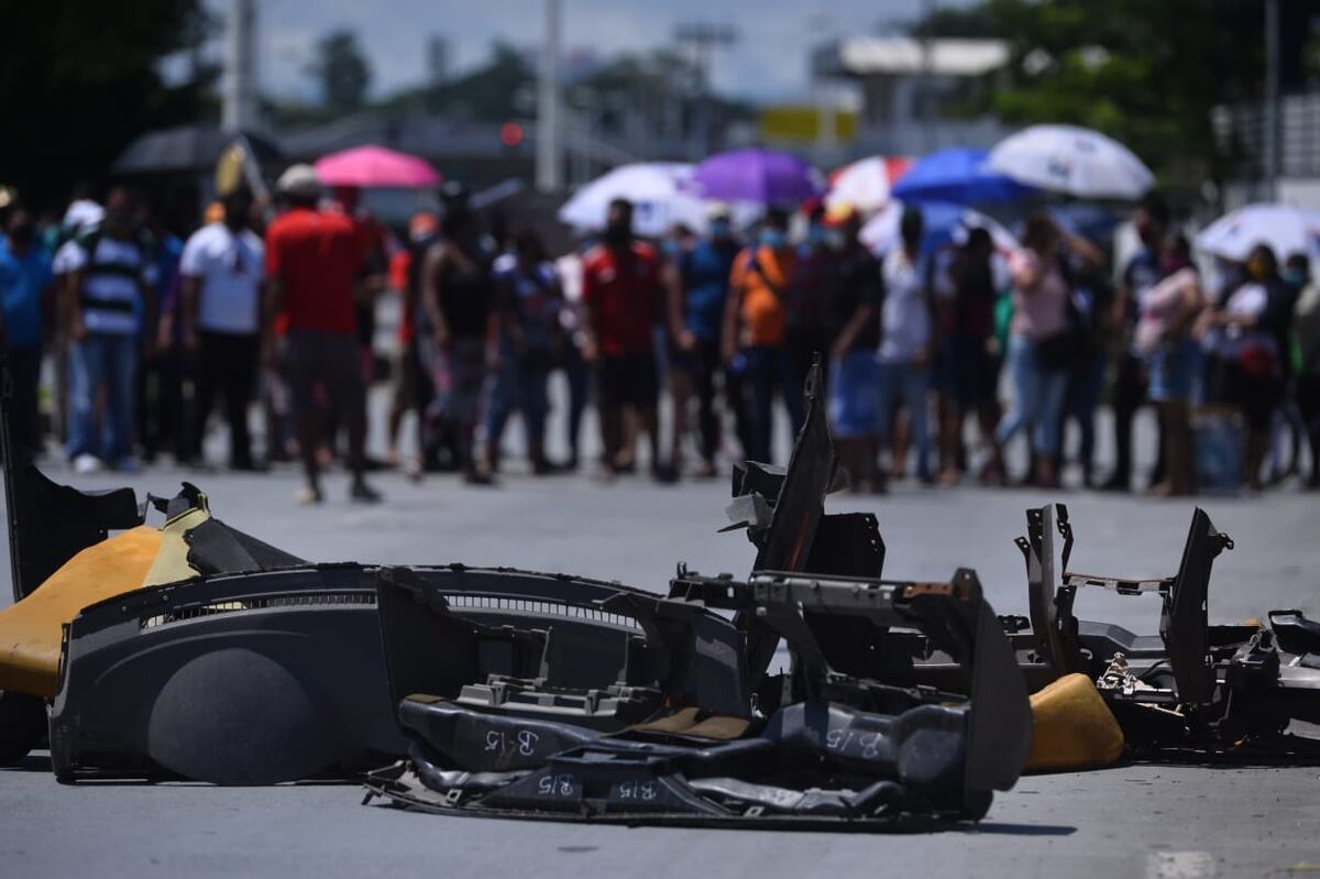 Moradores de Panamá Viejo están en la calle piden sus bonos. Video