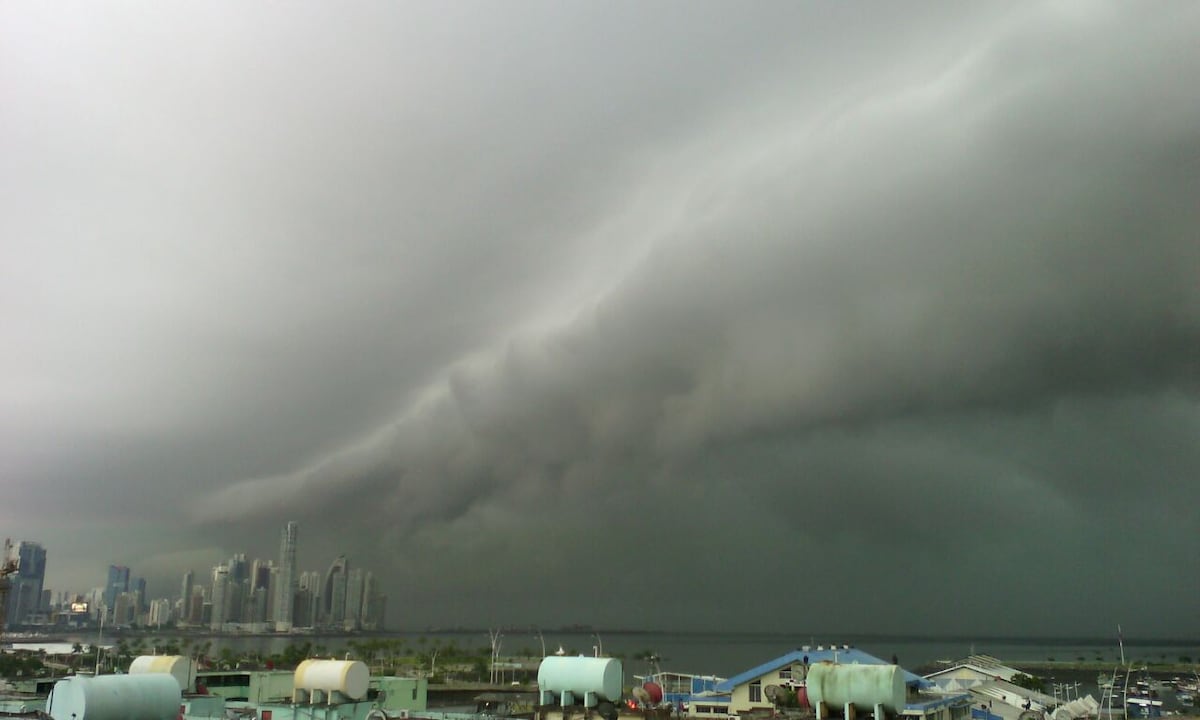 Prevén lluvias y tormentas. Por el paso de dos ondas tropicales sobre la región