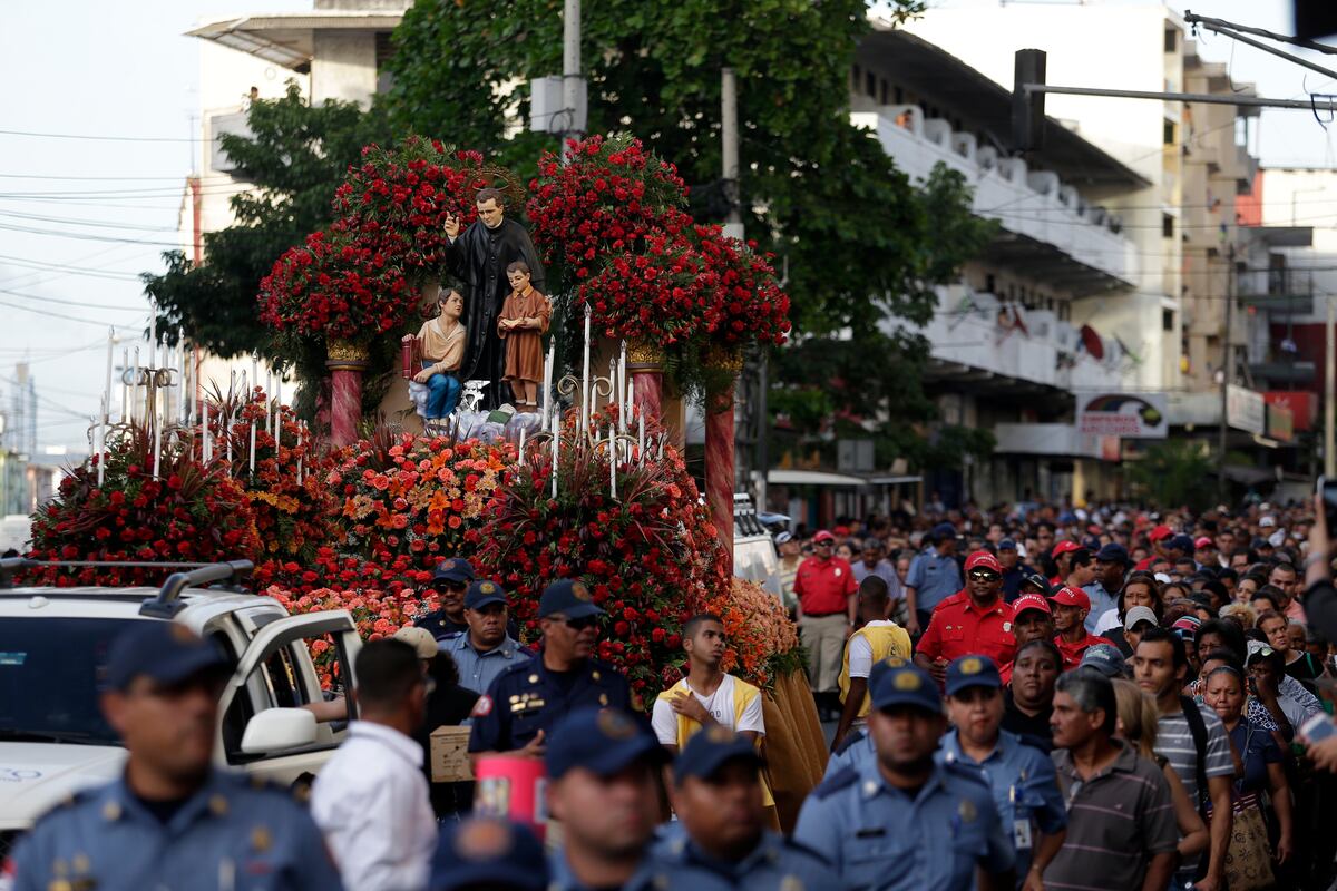 En la Basílica Don Bosco afinan los detalles para lo que será la fiesta del Santo de la Juventud