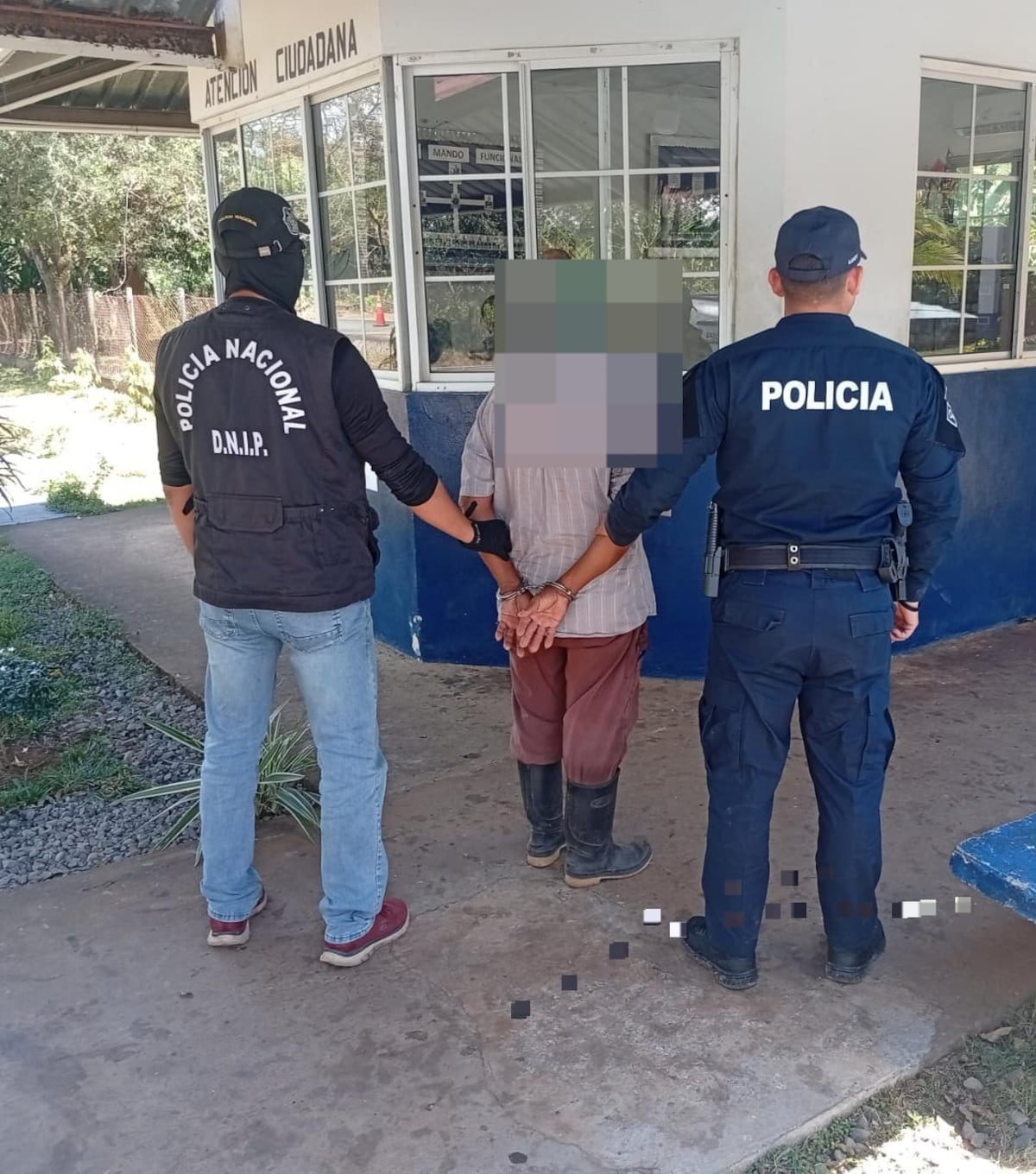 Detienen a un hombre con cuatro armas de fuego en Soloy