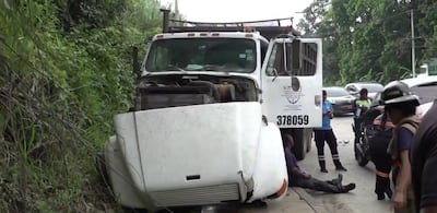 ‘Hormiguitas’ de la AAUD resultan heridas tras choque de camión contra bus en la bajada del Rod Carew