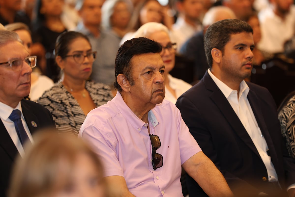 Familiares, amigos y figuras de la música típica despiden a Yin Carrizo en el Santuario Nacional